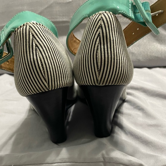 Striped Wedges - Picture 2 of 4